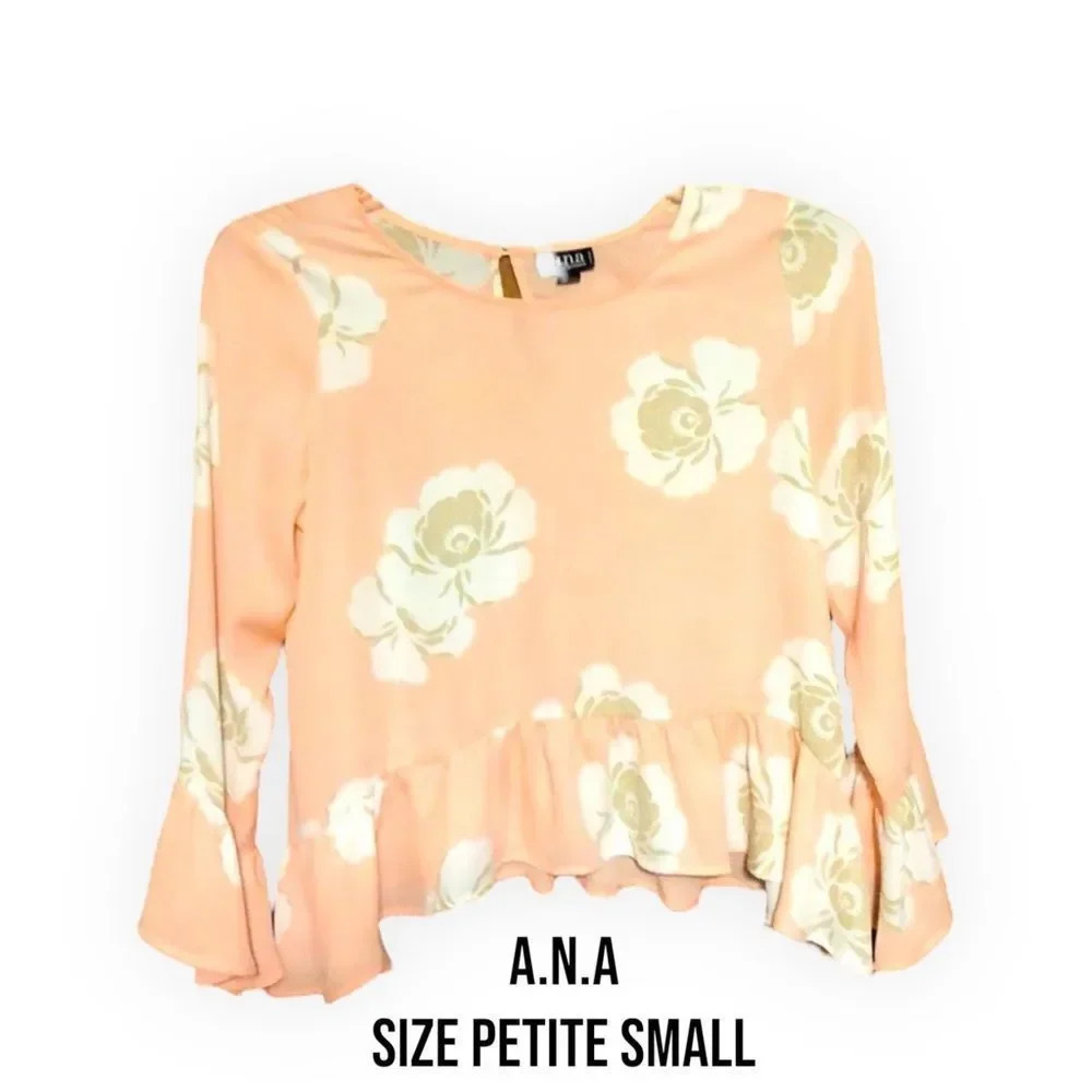 A.n.a Peachy and White Floral Ruffled Blouse Size Petite Small